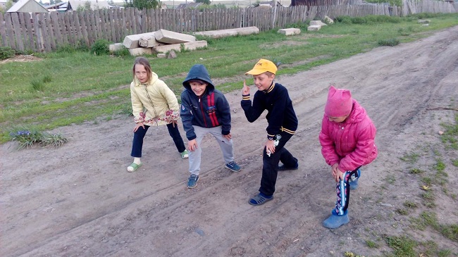 Поселок девочки. Изыхская школа. Живакова Анастасия Изыхские копи. Костюм фликеровцев для для детей на соревнование.